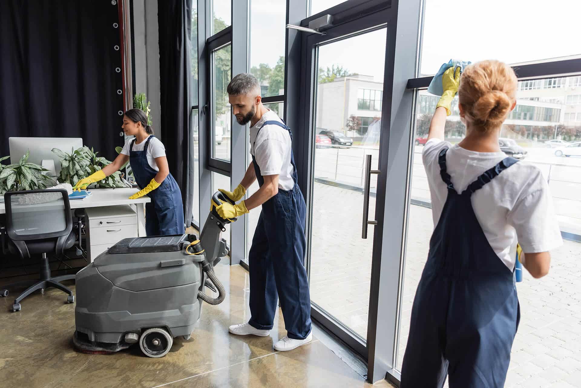 Une équipe de l'entreprise de nettoyage Au'Clean à Montpellier